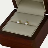 Broquel Perla con Brillante .04 Oro 14K